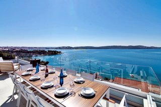 Čudovit penthouse oddaljen le 50 m od morja na otoku Čiovu - 240 m2